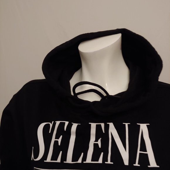 Official Selena Merchandise Black “Queen Of Cumbia” Hoodie - Picture 3 of 5